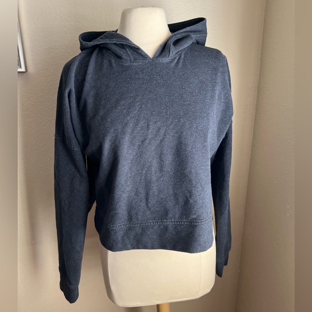 EUC Gorgeous Lululemon Blue Cropped Hoodie with slits on sides
